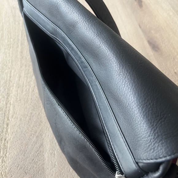 Le Donne Full Flap Over Shoulder Bag Black NWT - Picture 10 of 13